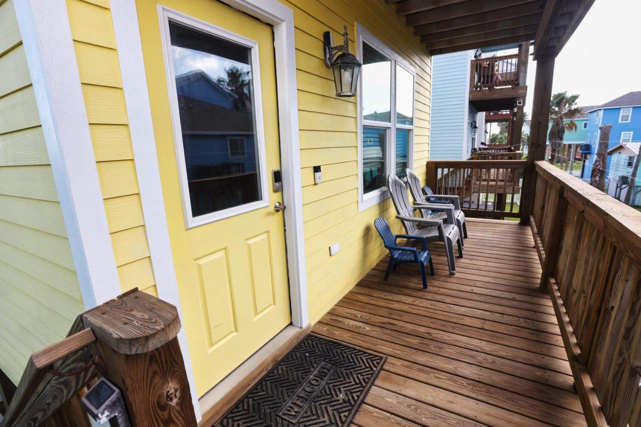 Yellow Beach Haven, Decks, Views, Mere Steps To Sand Galveston Kültér fotó